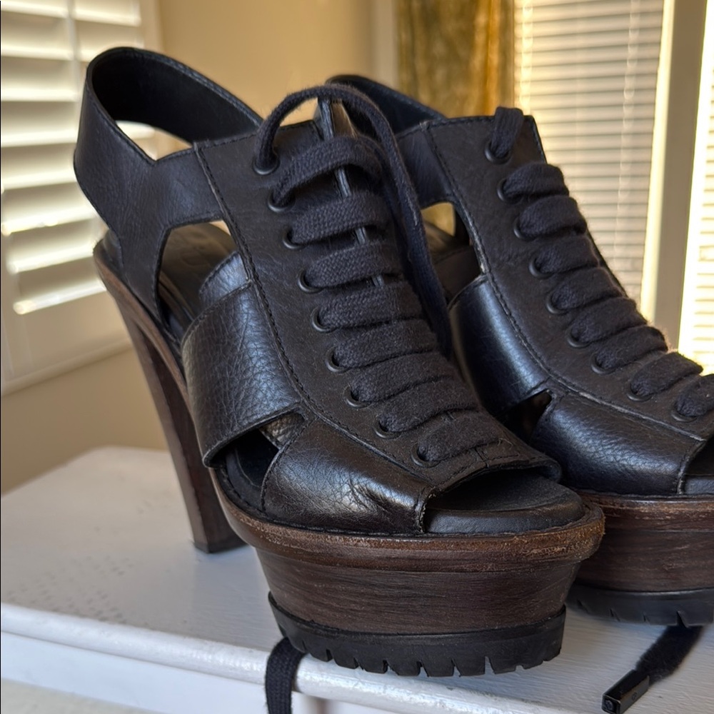Burberry platforms size 38 fits 8 or 7.5 like new